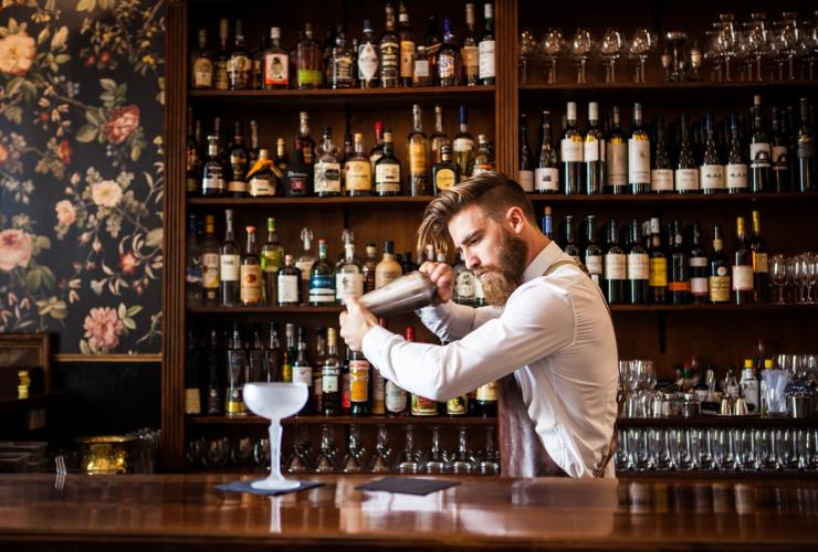 Barkeeper im Electric Avenue in Brisbane © Brisbane Marketing Barkeeper im Electric Avenue in Brisbane © Brisbane Marketing