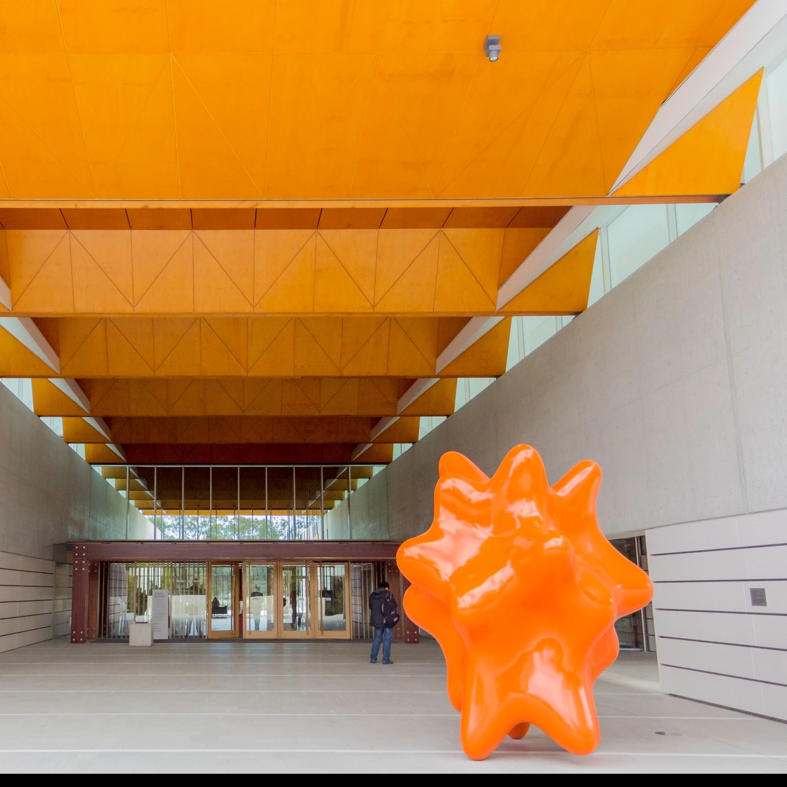 Kunstwerke in der National Portrait Gallery in Canberra © VisitCanberra