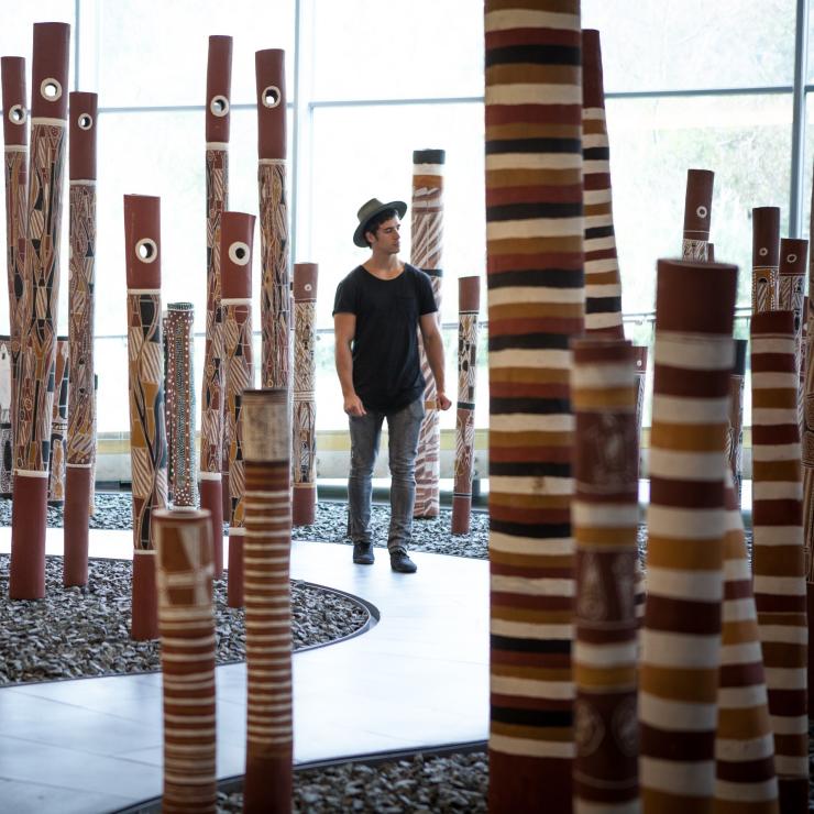 Aboriginal Memorial in der National Gallery of Australia, Canberra, Australian Capital Territory © VisitCanberra Aboriginal Memorial in der National Gallery of Australia, Canberra, Australian Capital Territory © VisitCanberra