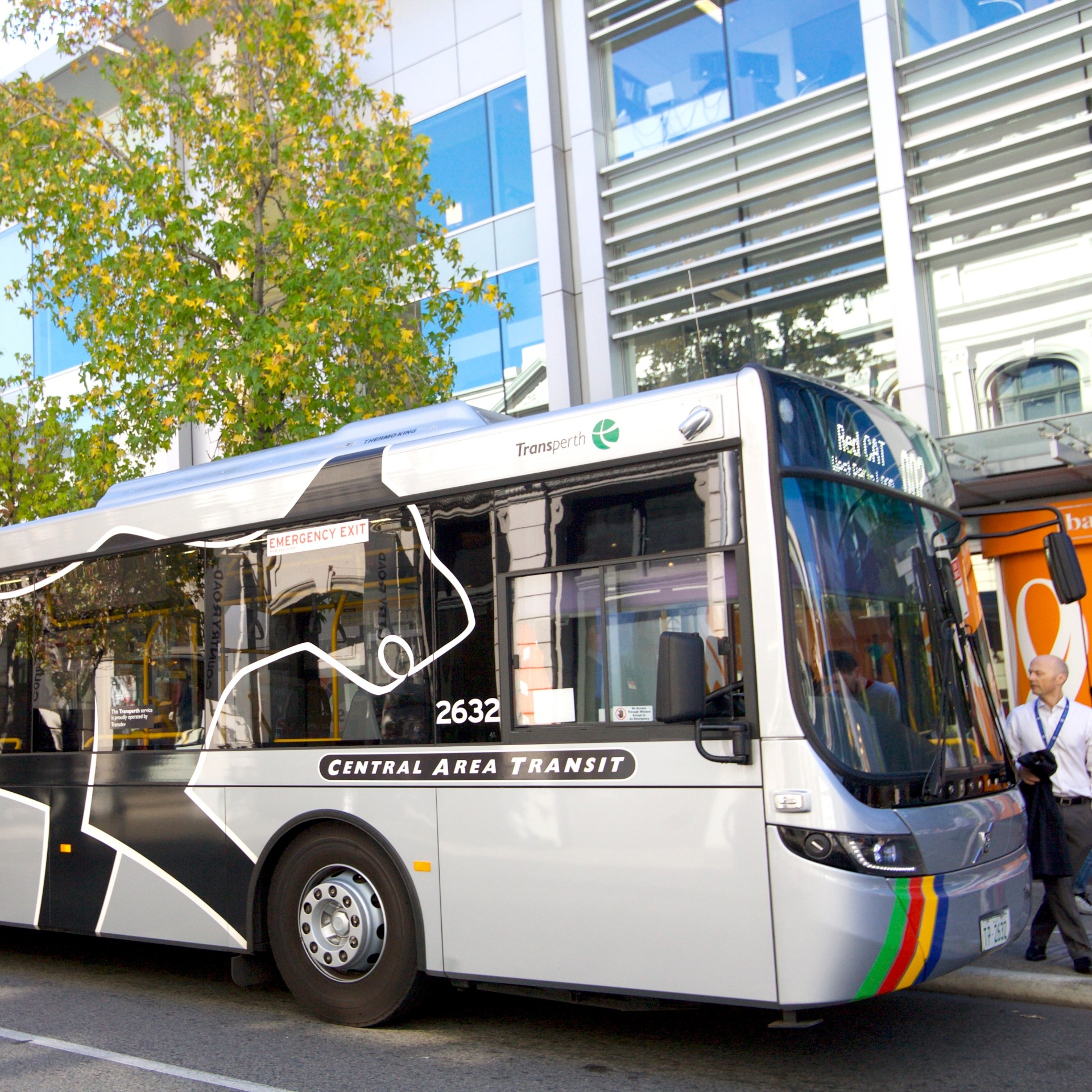 Seitenansicht eines CAT-Stadtbusses in Perth CBD © Tourism Australia