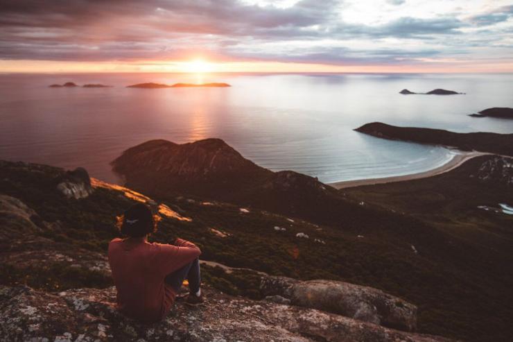 Sunset lookout from Mount Oberon summit © Hannes Becker/ STA Travel/ Visit Victoria Sunset lookout from Mount Oberon summit © Hannes Becker/ STA Travel/ Visit Victoria