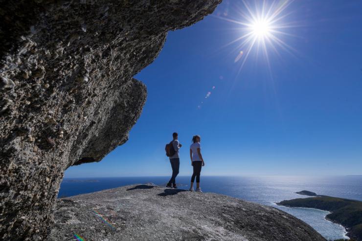 Couple at Sparkes Lookout in Wilsons Promontory © Visit Victoria Couple at Sparkes Lookout in Wilsons Promontory © Visit Victoria