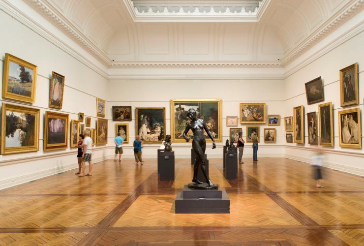 People viewing paintings and sculpture at the Art Gallery of New South Wales, Sydney, New South Wales © Felicity Jenkins People viewing paintings and sculpture at the Art Gallery of New South Wales, Sydney, New South Wales © Felicity Jenkins
