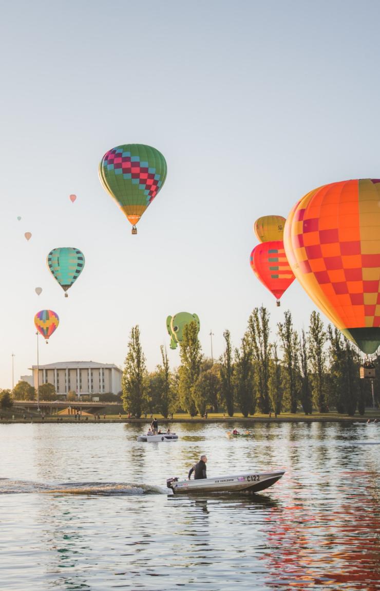 Balloons over Lake Burley Griffin, Canberra, ACT © EventsACT Balloons over Lake Burley Griffin, Canberra, ACT © EventsACT