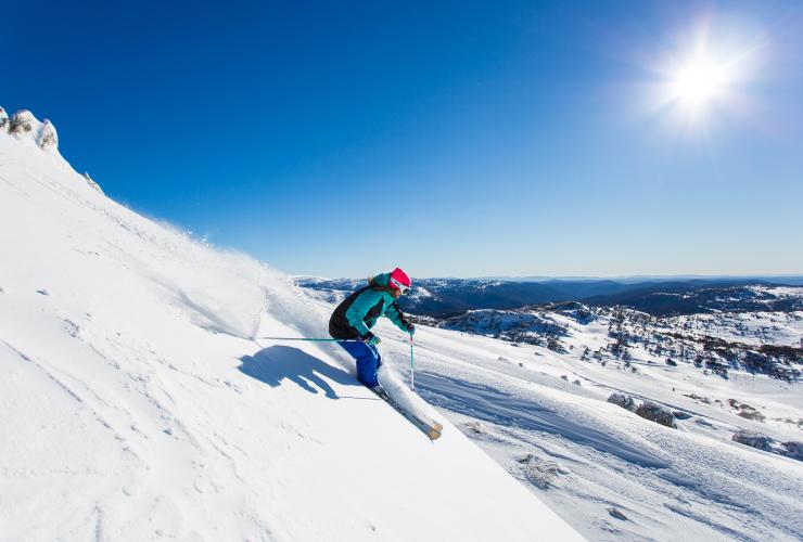 Skiing, Perisher, NSW © Destination NSW Skiing, Perisher, NSW © Destination NSW