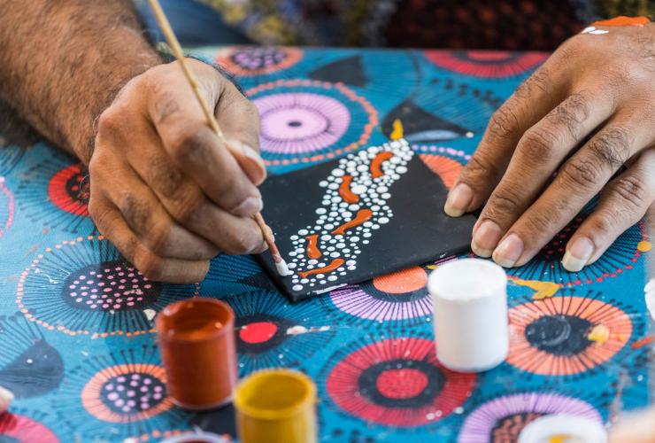 Indigenous dot painting at Janbal Gallery © Tourism and Events Queensland Indigenous dot painting at Janbal Gallery © Tourism and Events Queensland