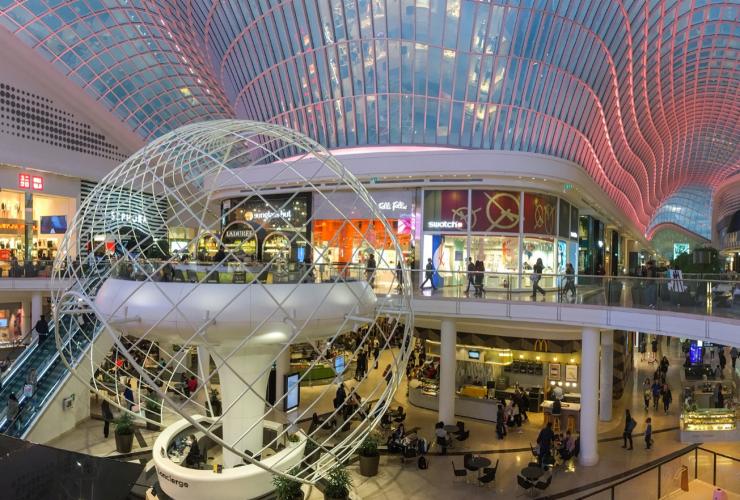 Interior of Chadstone shopping centre near Melbourne © Wpcpey / CC BY-SA Interior of Chadstone shopping centre near Melbourne © Wpcpey / CC BY-SA