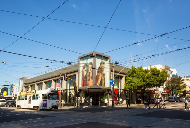 Streetscape of Chapel Street in Melbourne © Visit Victoria Streetscape of Chapel Street in Melbourne © Visit Victoria