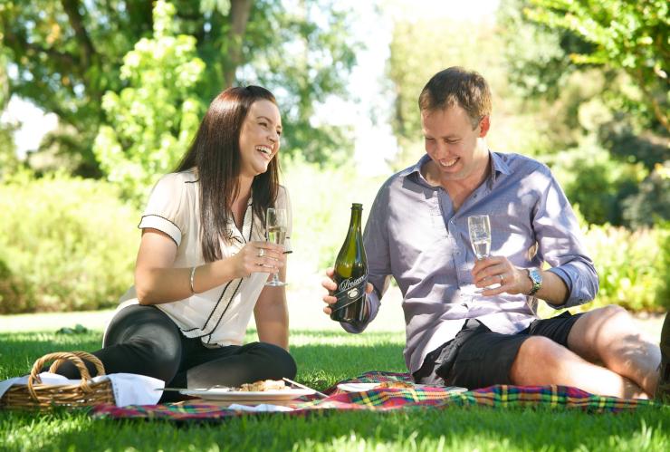 Couple enjoying prosecco at a picnic at Brown Brothers Winery © Visit Victoria Couple enjoying prosecco at a picnic at Brown Brothers Winery © Visit Victoria
