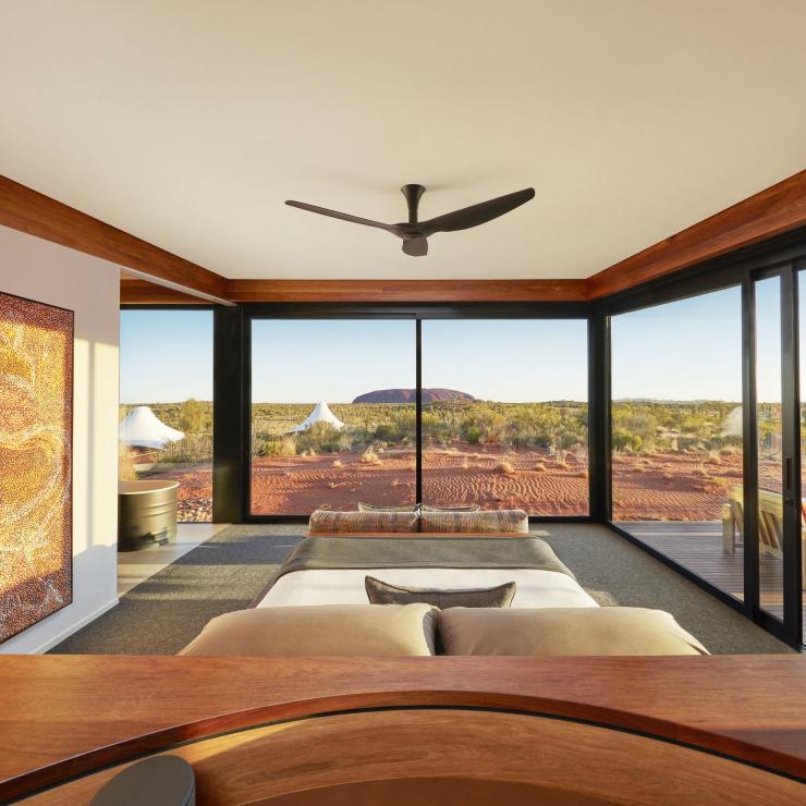 Bedroom with views of Uluru at Longitude 131 hotel © George Apostolidis Bedroom with views of Uluru at Longitude 131 hotel © George Apostolidis