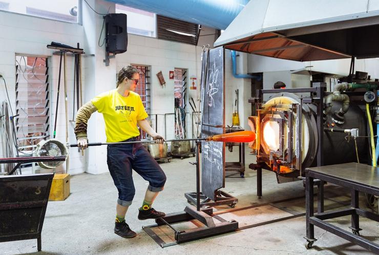 Glass blowing at JamFactory in Adelaide © Andre Castellucci Glass blowing at JamFactory in Adelaide © Andre Castellucci