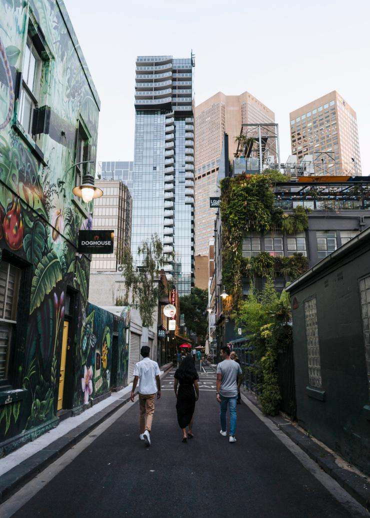 Walking down Meyers Place in Melbourne © Visit Victoria Walking down Meyers Place in Melbourne © Visit Victoria
