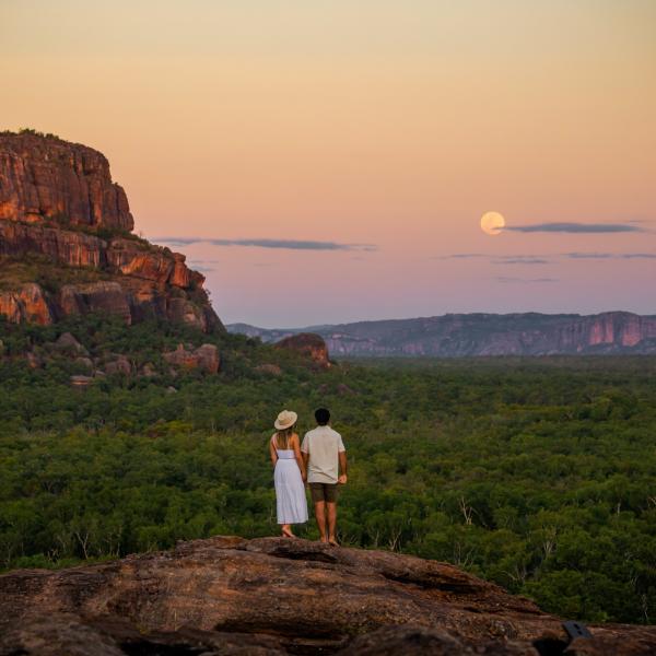 Nawurlandja lookout, NT © Tourism NT/Kyle Hunter & Hayley Anderson