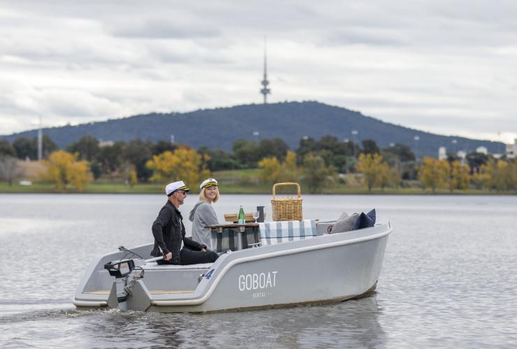 Go Boat, Lake Burley Griffin, Canberra, ACT © Tourism Australia Go Boat, Lake Burley Griffin, Canberra, ACT © Tourism Australia
