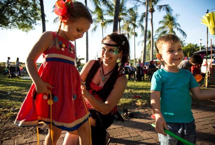 Children at Darwin's Mindil Beach Sunset Markets © Tourism NT/Mindil Beach Sunset Markets Children at Darwin's Mindil Beach Sunset Markets © Tourism NT/Mindil Beach Sunset Markets