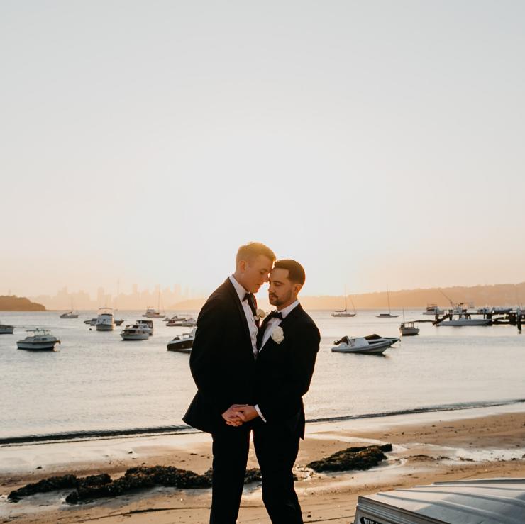 Wedded couple on the beach at Watsons Bay in Sydney © Watsons Bay Hotel/Gui Jorge Wedded couple on the beach at Watsons Bay in Sydney © Watsons Bay Hotel/Gui Jorge