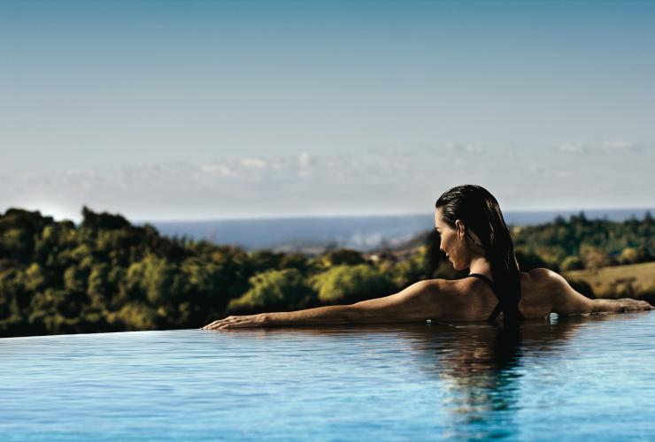 Woman in the pool at Gwinganna Lifestyle Retreat in the Gold Coast © Gwinganna Lifestyle Retreat Woman in the pool at Gwinganna Lifestyle Retreat in the Gold Coast © Gwinganna Lifestyle Retreat