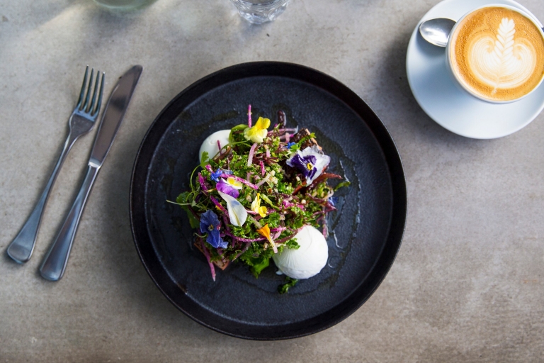 Brunch served at The Kettle Black cafe in Melbourne © Visit Victoria Brunch served at The Kettle Black cafe in Melbourne © Visit Victoria