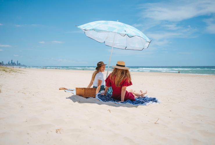 Friends on Burleigh Beach on the Gold Coast © Tourism and Events Queensland Friends on Burleigh Beach on the Gold Coast © Tourism and Events Queensland