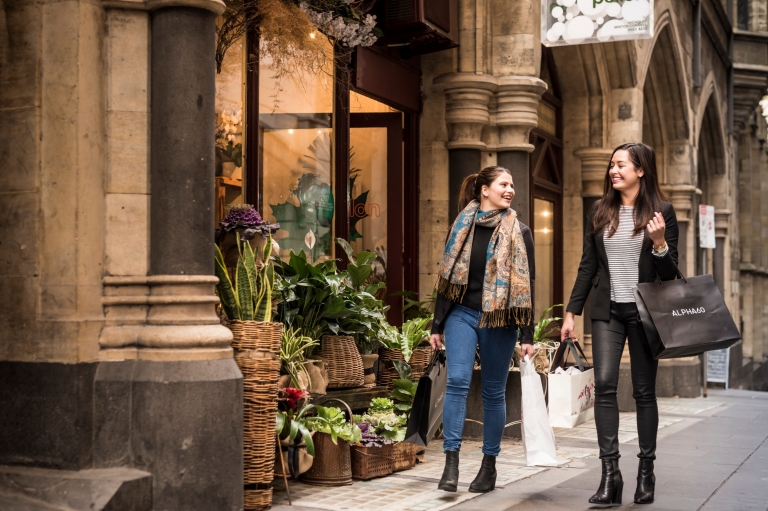 Women shopping in Flinders Lane in Melbourne © Visit Victoria Women shopping in Flinders Lane in Melbourne © Visit Victoria