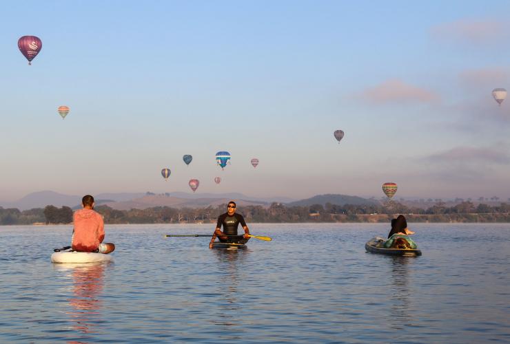 Paddleboards on Lake Burley Griffin in Canberra © VisitCanberra Paddleboards on Lake Burley Griffin in Canberra © VisitCanberra