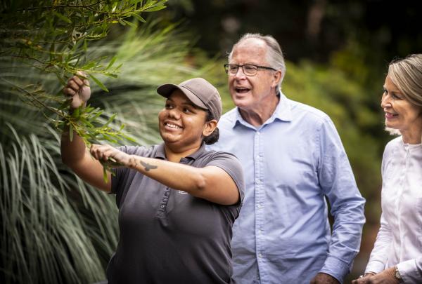Aboriginal Heritage Tour, Bush Food Experience & Art Classes, The Royal Botanic Garden Sydney, Sydney, NSW © Archie Sartracom, Tourism Australia
