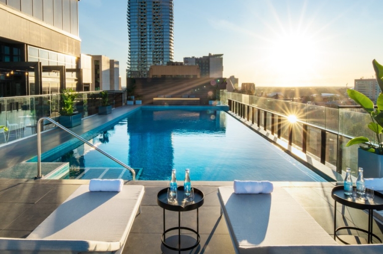 Terrasse de la piscine du Crowne Plaza, Adélaïde, Australie du Sud © Crowne Plaza Adélaïde Terrasse de la piscine du Crowne Plaza, Adélaïde, Australie du Sud © Crowne Plaza Adélaïde