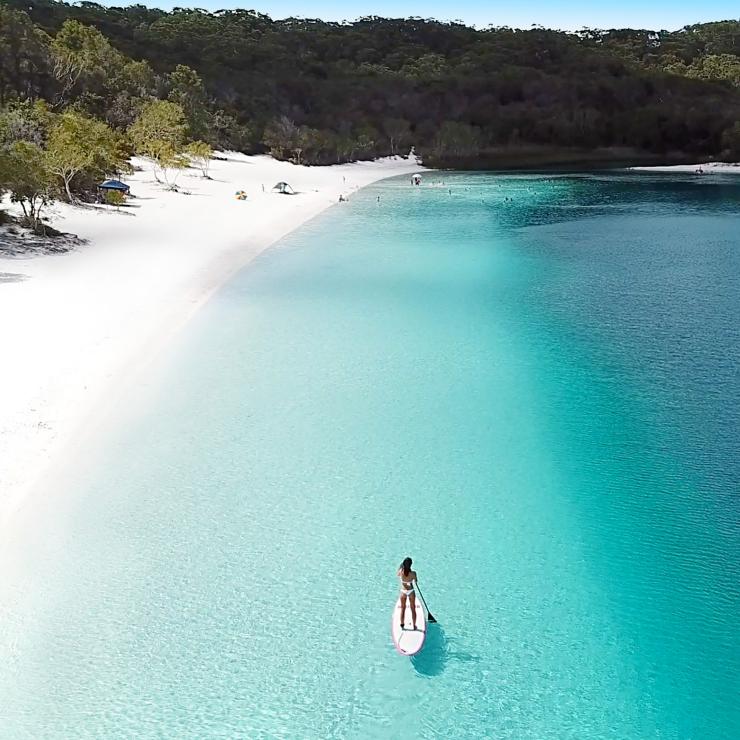 Faire du paddle sur K'gari © Tourism and Events Queensland Faire du paddle sur K'gari © Tourism and Events Queensland