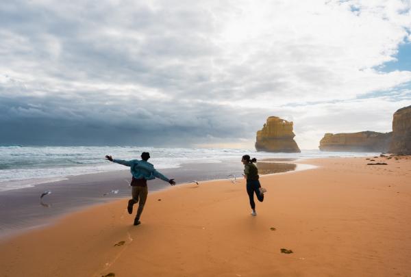 Twelve Apostles sur Gibson Beach, Great Ocean Road, VIC © Visit Victoria