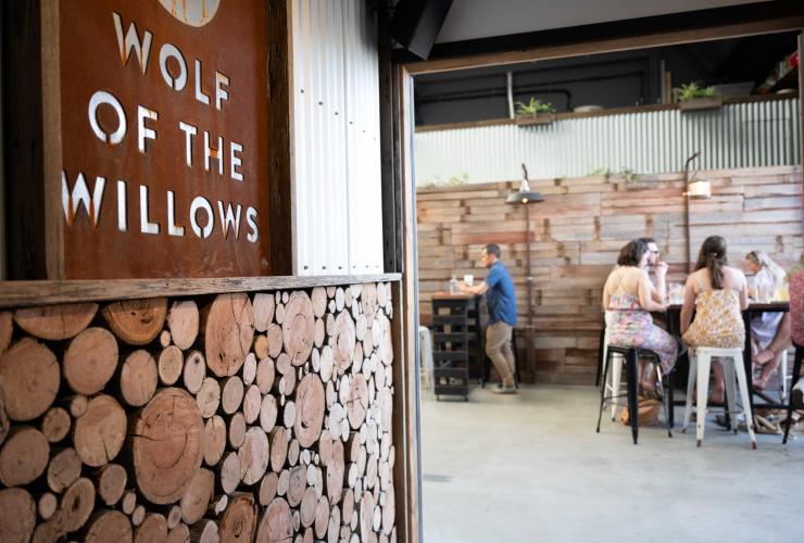 Interior taproom di Wolf of the Willows di Melbourne © Karen Wilson Photography Interior taproom di Wolf of the Willows di Melbourne © Karen Wilson Photography