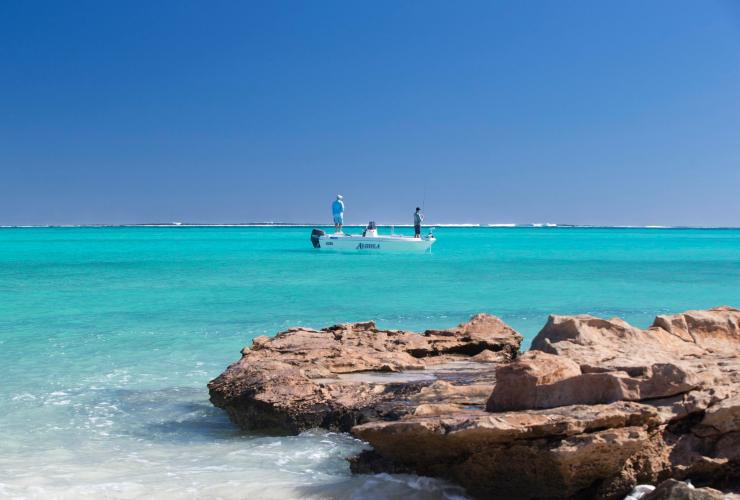 Memancing dengan Umpan Buatan di Ningaloo, Exmouth, WA © True Blue Bonefish Memancing dengan Umpan Buatan di Ningaloo, Exmouth, WA © True Blue Bonefish