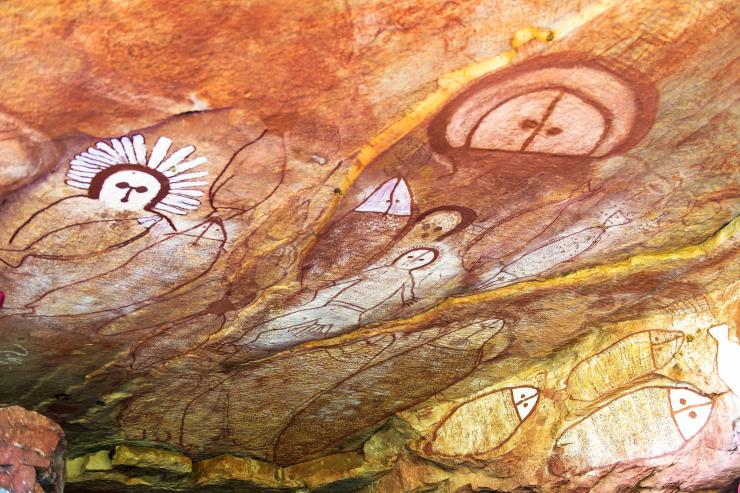 Wandjina nell'arte rupestre aborigena, Kimberley, Western Australia © Garry Norris Photography Wandjina nell'arte rupestre aborigena, Kimberley, Western Australia © Garry Norris Photography