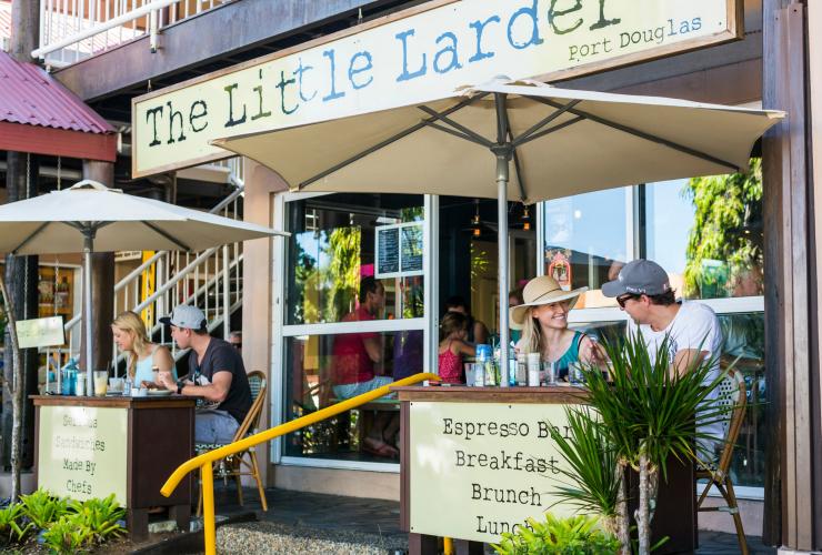 Avventori al The Little Larder a Port Douglas © Tourism and Events Queensland/Andrew Watson Avventori al The Little Larder a Port Douglas © Tourism and Events Queensland/Andrew Watson