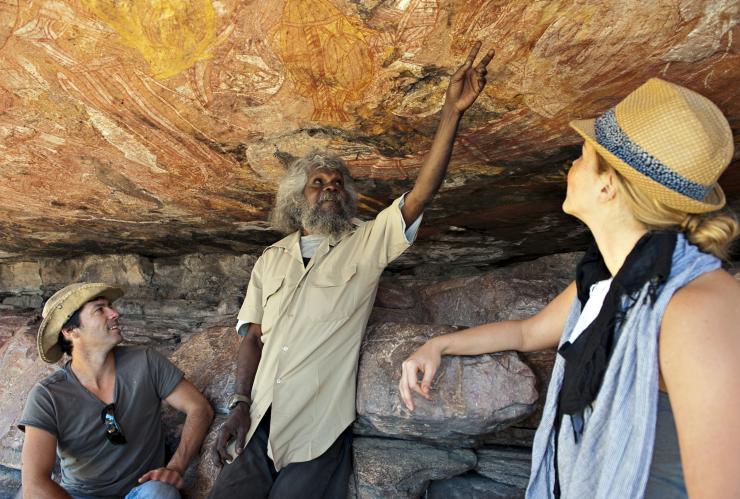Scopri l'antica arte rupestre in aree chiuse al pubblico con Lords Kakadu &amp; Arnhemland Safaris © Shaana McNaught