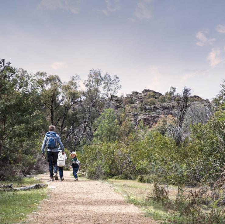 Bambini in escursione sui Grampians, Victoria © Visit Victoria Bambini in escursione sui Grampians, Victoria © Visit Victoria