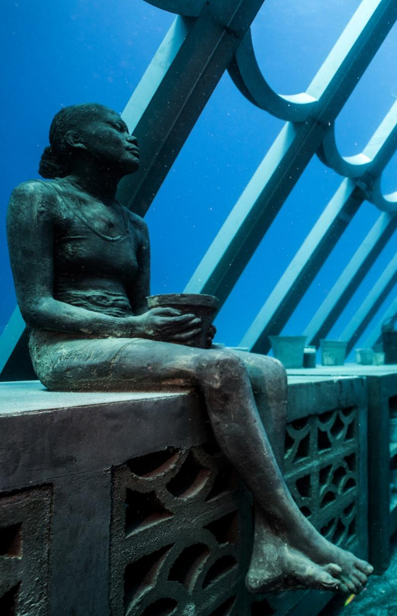 Mostra di sculture sottomarine nel Museum of Underwater Art vicino Townsville © Matt Curnock