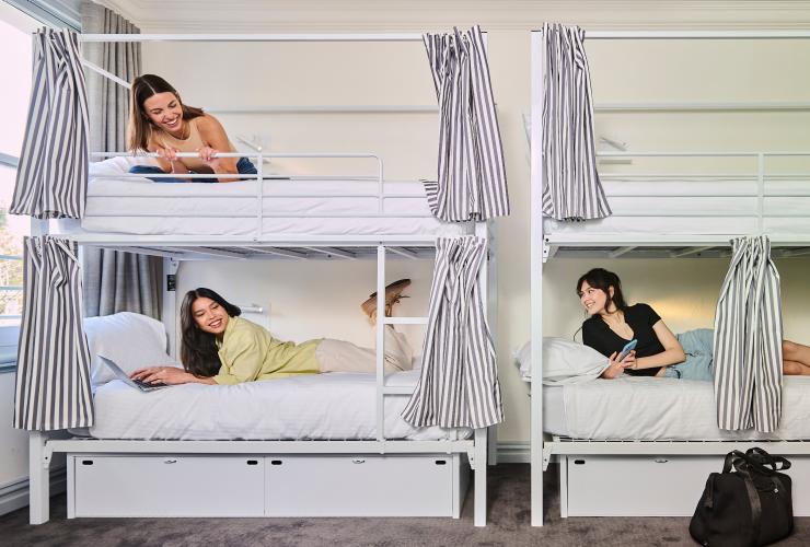 Pacific House Hostel, Woolloomooloo, Sydney, New South Wales © Conrad Taylor Pacific House Hostel, Woolloomooloo, Sydney, New South Wales © Conrad Taylor
