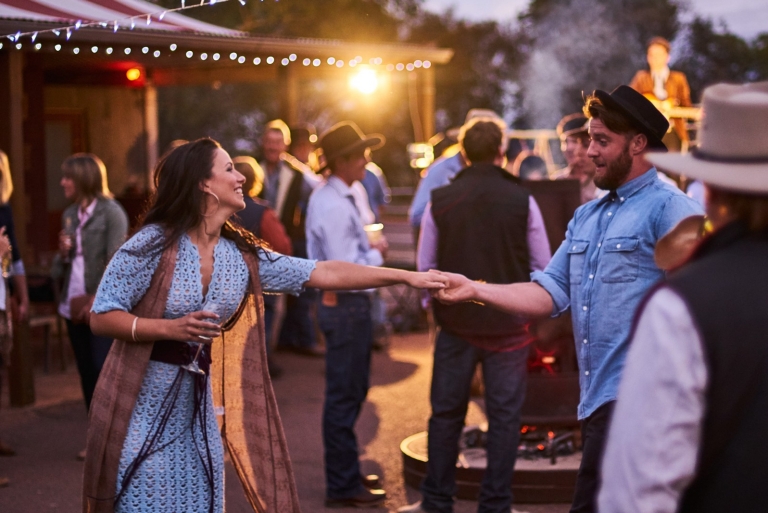 南オーストラリア州、パラチルナ(Parachilna)、プレーリーホテル(Prairie Hotel)© South Australian Tourism Commission 南オーストラリア州、パラチルナ(Parachilna)、プレーリーホテル(Prairie Hotel)© South Australian Tourism Commission