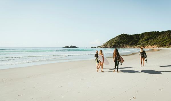 ニュー・サウス・ウェールズ州、バイロン・ベイ（Byron Bay）、ブロークン・ヘッド・ビーチ（Broken Head Beach）© Tourism and Events Queensland