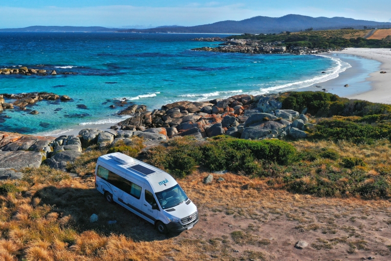コールズ・ベイで道路脇に停車したモーターホーム © Tourism Australia コールズ・ベイで道路脇に停車したモーターホーム © Tourism Australia