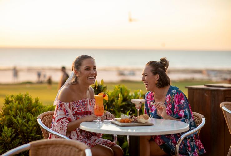 西オーストラリア州、ブルーム、ケーブル・ビーチ、サンセット・バー © Tourism Australia