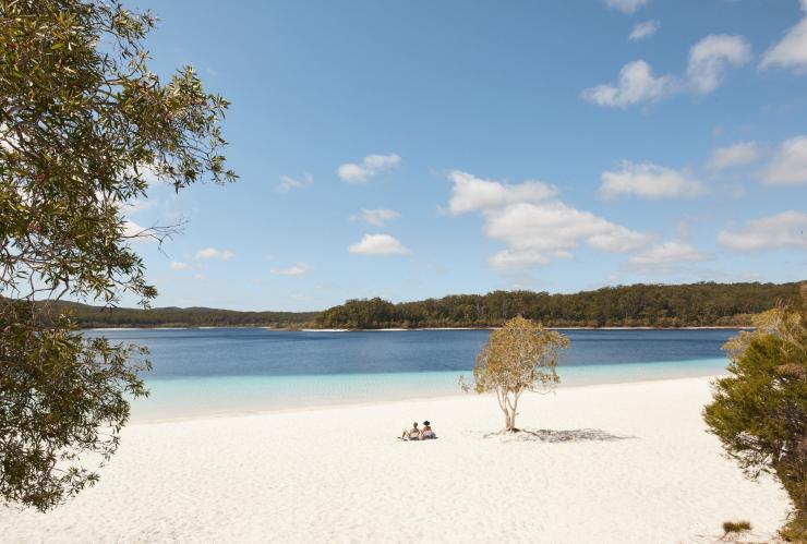 クイーンズランド州、フレーザー島、マッケンジー湖 © Tourism and Events Queensland クイーンズランド州、フレーザー島、マッケンジー湖 © Tourism and Events Queensland