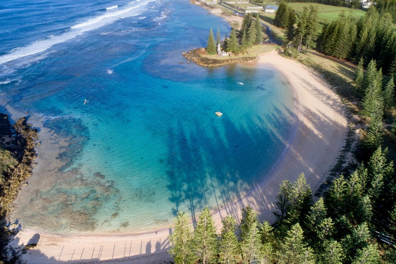 ノーフォーク島のエミリー・ベイの空中撮影 © Rose Evans (Norfolk Island Tourism) ノーフォーク島のエミリー・ベイの空中撮影 © Rose Evans (Norfolk Island Tourism)