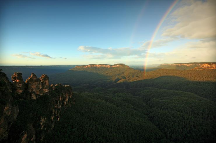 ニュー・サウス・ウェールズ州、ブルー・マウンテンズ、グロス・バレー（Grose Valley）、スリー・シスターズ（Three Sisters）© Tourism Australia, David Ireland