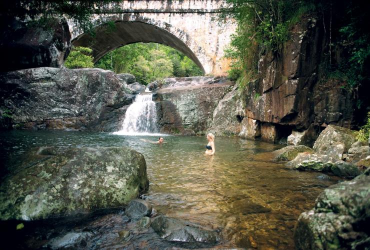 クイーンズランド州、パルマ・レンジ国立公園、リトル・クリスタル・クリーク © Tourism and Events Queensland