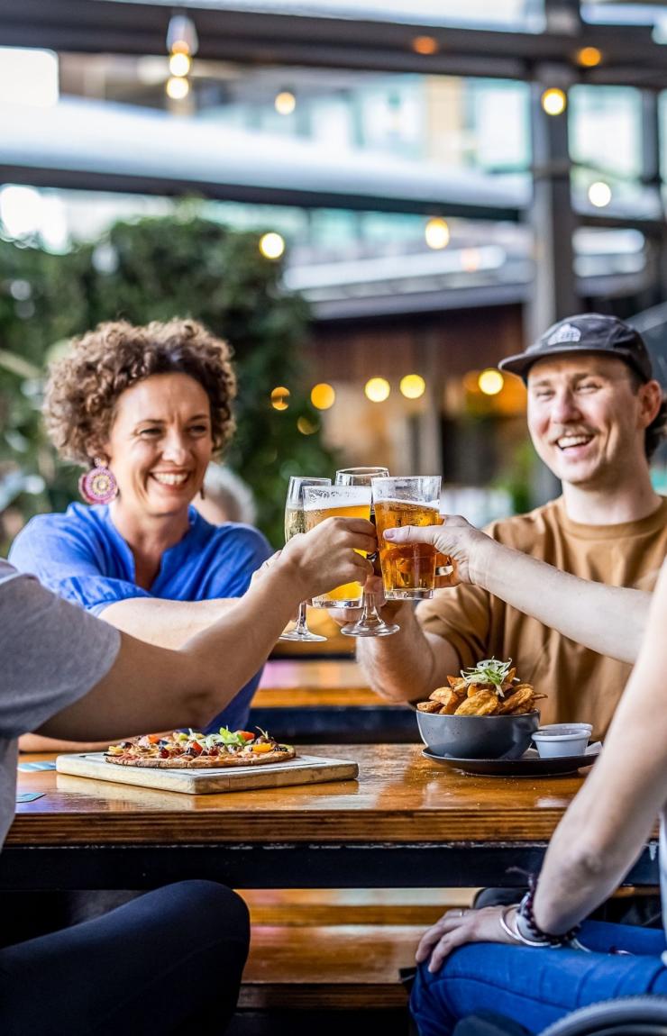 더 프리싱트 태번, 다윈, 노던 테리토리 © Tourism NT/Helen Orr 더 프리싱트 태번, 다윈, 노던 테리토리 © Tourism NT/Helen Orr