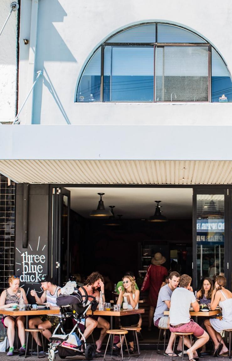 쓰리 블루 덕스의 아보카도와 수란을 얹은 토스트, 브론테, 뉴사우스웨일스 © 뉴사우스웨일스주 관광청 쓰리 블루 덕스의 아보카도와 수란을 얹은 토스트, 브론테, 뉴사우스웨일스 © 뉴사우스웨일스주 관광청