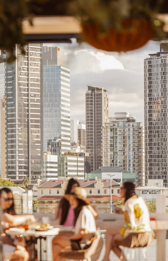 People sitting at tables on a rooftop bar overlooking a city skyline, Maya, Brisbane, Queensland © Brisbane Economic Development Agency People sitting at tables on a rooftop bar overlooking a city skyline, Maya, Brisbane, Queensland © Brisbane Economic Development Agency
