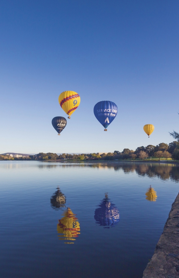 Balloons over Lake Burley Griffin, Canberra, ACT © VisitCanberra Balloons over Lake Burley Griffin, Canberra, ACT © VisitCanberra