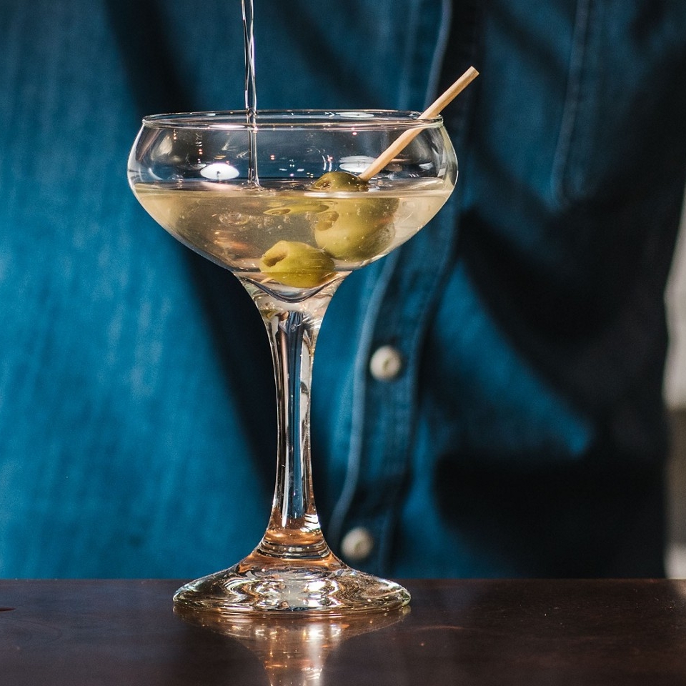 Manly Spirits Co, vodka thực vật martini bẩn, Manly, NSW © Alana Dimou Manly Spirits Co, vodka thực vật martini bẩn, Manly, NSW © Alana Dimou